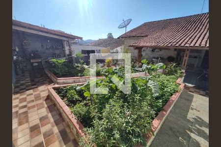 Casa à venda com 227m², 4 quartos e 4 vagas