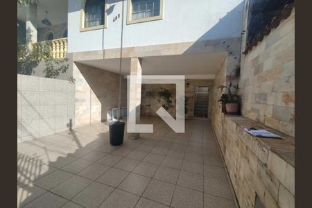 Casa à venda com 227m², 4 quartos e 4 vagas