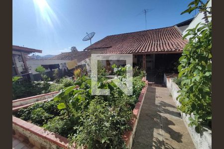 Casa à venda com 227m², 4 quartos e 4 vagas