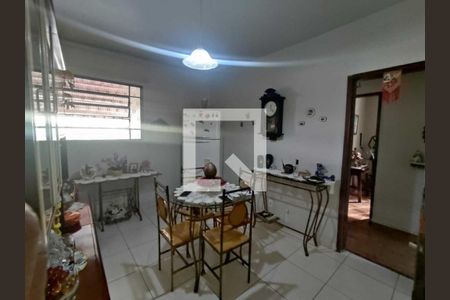 Casa à venda com 227m², 4 quartos e 4 vagas