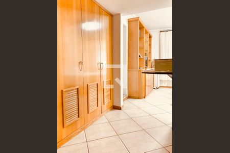 Apartamento à venda com 235m², 4 quartos e 2 vagas