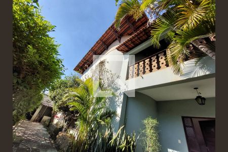 Casa à venda com 278m², 4 quartos e 4 vagas