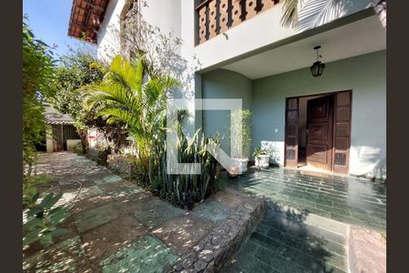 Casa à venda com 278m², 4 quartos e 4 vagas