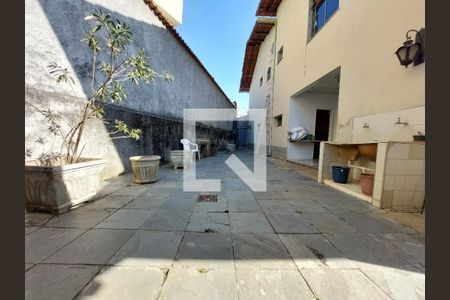 Casa à venda com 278m², 4 quartos e 4 vagas