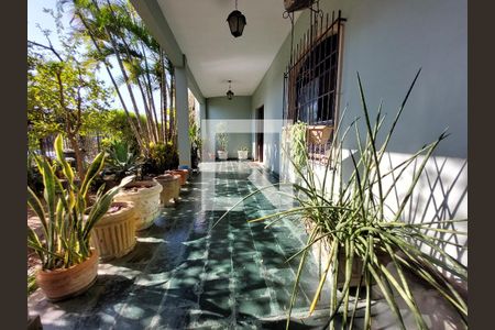 Casa à venda com 278m², 4 quartos e 4 vagas