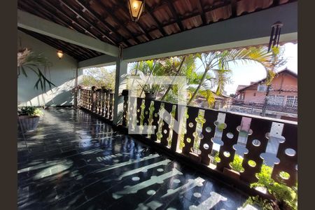 Casa à venda com 278m², 4 quartos e 4 vagas
