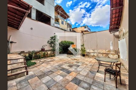 Casa à venda com 263m², 3 quartos e 4 vagas