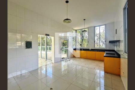 Casa de condomínio à venda com 456m², 5 quartos e 4 vagas