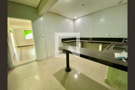Casa à venda com 258m², 4 quartos e 5 vagas