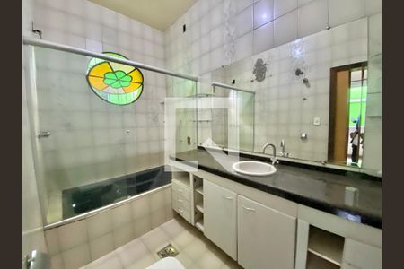 Casa à venda com 258m², 4 quartos e 5 vagas