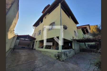Casa à venda com 337m², 3 quartos e 4 vagas