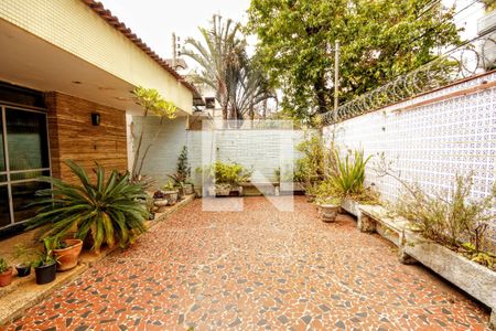 Casa à venda com 4 quartos, 214m² em Serra, Belo Horizonte