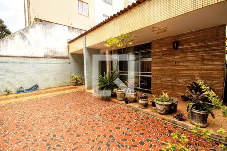Casa à venda com 4 quartos, 214m² em Serra, Belo Horizonte