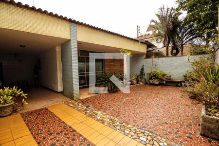 Casa à venda com 4 quartos, 214m² em Serra, Belo Horizonte