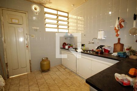 Casa à venda com 214m², 4 quartos e 3 vagas