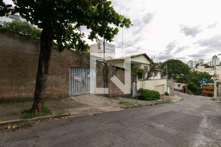 Casa à venda com 141m², 3 quartos e 3 vagas Casa à venda com 141m², 3 quartos e 3 vagasFachada