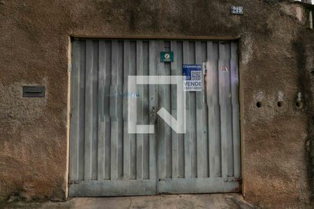 Casa à venda com 141m², 3 quartos e 3 vagas Casa à venda com 141m², 3 quartos e 3 vagasPlaquinha