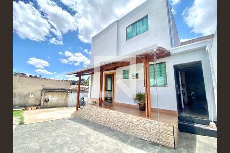 Casa à venda com 250m², 3 quartos e 8 vagas