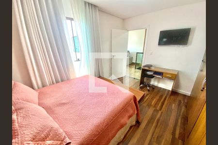 Casa à venda com 250m², 3 quartos e 8 vagas