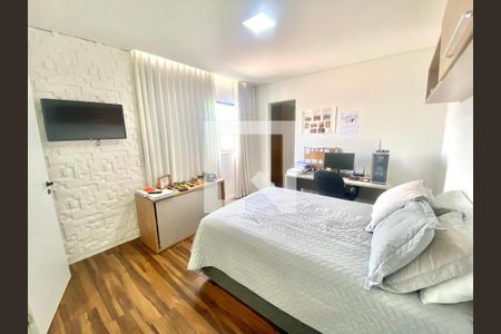 Casa à venda com 250m², 3 quartos e 8 vagas