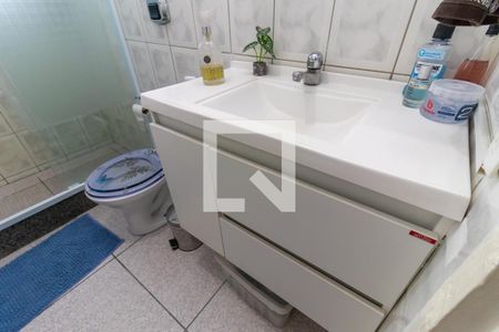 Apartamento à venda com 153m², 3 quartos e 2 vagas Apartamento à venda com 153m², 3 quartos e 2 vagasBanheiro da Suíte - Pia com Armário