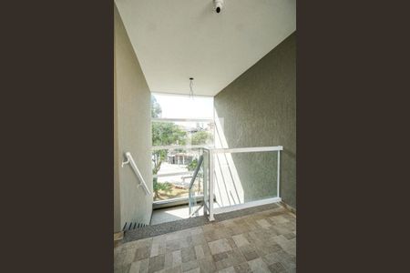 Apartamento para alugar com 52m², 2 quartos e sem vaga Apartamento para alugar com 52m², 2 quartos e sem vagaHall da escada