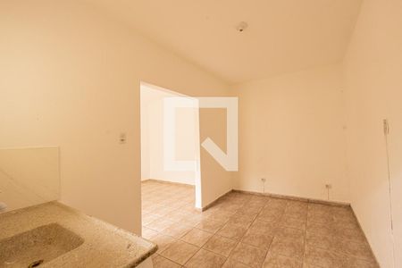 Cozinha de apartamento para alugar com 1 quarto, 45m² em Penha de França, São Paulo