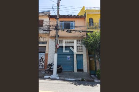 Casa à venda com 110m², 3 quartos e 2 vagas Casa à venda com 110m², 3 quartos e 2 vagasFachada