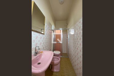 Casa à venda com 242m², 3 quartos e 3 vagasBanheiro