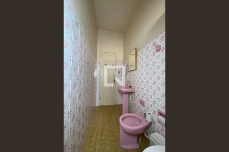 Casa à venda com 242m², 3 quartos e 3 vagasBanheiro