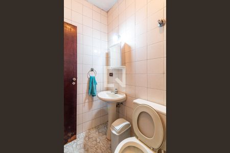 Casa à venda com 238m², 3 quartos e 4 vagasBanheiro externo