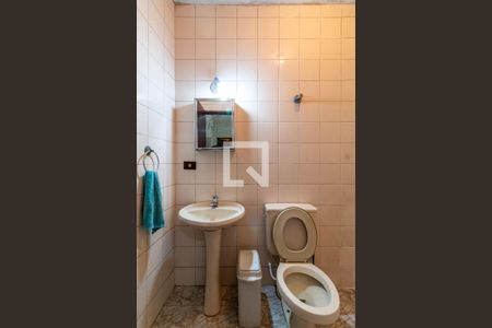 Casa à venda com 238m², 3 quartos e 4 vagasBanheiro externo