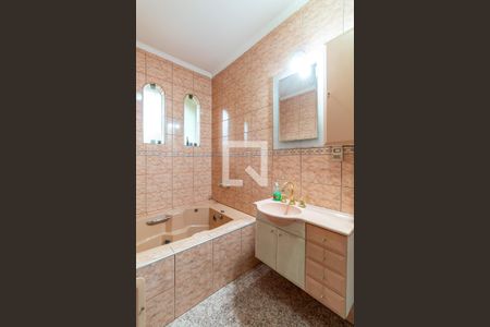 Casa à venda com 238m², 3 quartos e 4 vagasBanheiro da Suíte