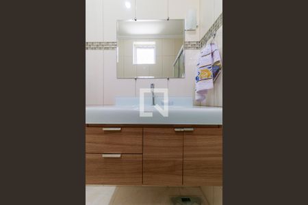 Casa à venda com 220m², 3 quartos e 3 vagasBanheiro