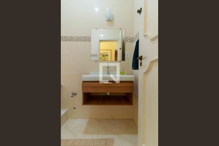 Casa à venda com 220m², 3 quartos e 3 vagasBanheiro