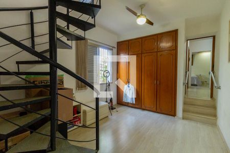 Casa à venda com 285m², 4 quartos e 5 vagas Casa à venda com 285m², 4 quartos e 5 vagasSala