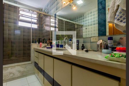 Casa à venda com 285m², 4 quartos e 5 vagas Casa à venda com 285m², 4 quartos e 5 vagasBanheiro da Suíte 1