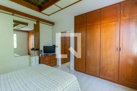 Casa à venda com 285m², 4 quartos e 5 vagas Casa à venda com 285m², 4 quartos e 5 vagasSuíte 2