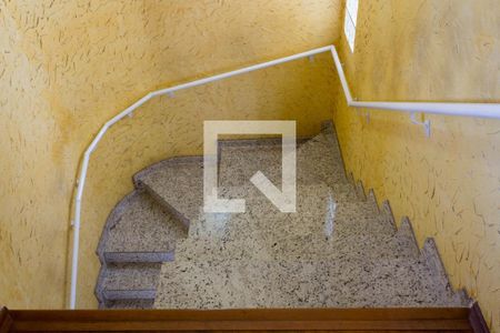 Casa à venda com 307m², 3 quartos e 4 vagasEscadas