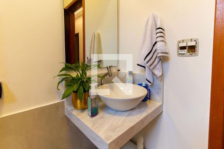 Casa à venda com 320m², 3 quartos e 1 vaga Casa à venda com 320m², 3 quartos e 1 vagaBanheiro Social