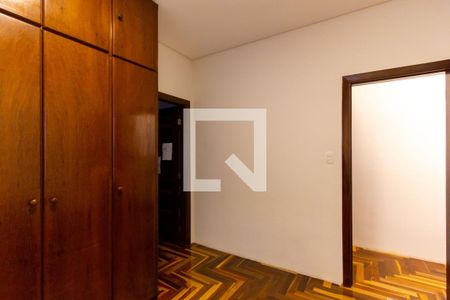 Casa à venda com 320m², 3 quartos e 1 vaga Casa à venda com 320m², 3 quartos e 1 vagaEscritório
