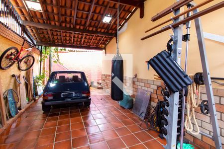 Casa à venda com 320m², 3 quartos e 1 vaga Casa à venda com 320m², 3 quartos e 1 vagaGaragem