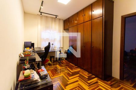 Casa à venda com 320m², 3 quartos e 1 vaga Casa à venda com 320m², 3 quartos e 1 vagaEscritório
