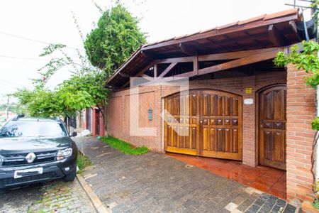 Casa à venda com 320m², 3 quartos e 1 vaga Casa à venda com 320m², 3 quartos e 1 vagaFachada