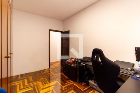 Casa à venda com 320m², 3 quartos e 1 vaga Casa à venda com 320m², 3 quartos e 1 vagaEscritório