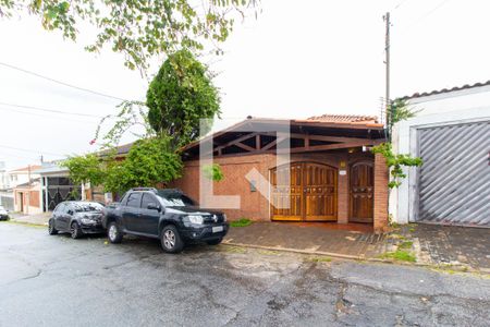 Casa à venda com 320m², 3 quartos e 1 vaga Casa à venda com 320m², 3 quartos e 1 vagaFachada