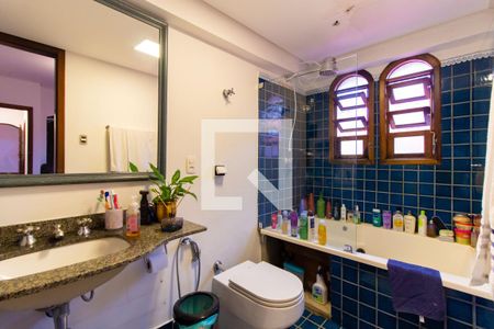 Casa à venda com 320m², 3 quartos e 1 vaga Casa à venda com 320m², 3 quartos e 1 vagaBanheiro da Suíte