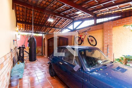 Casa à venda com 320m², 3 quartos e 1 vaga Casa à venda com 320m², 3 quartos e 1 vagaGaragem