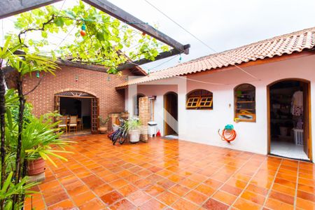 Casa à venda com 320m², 3 quartos e 1 vaga Casa à venda com 320m², 3 quartos e 1 vagaQuintal