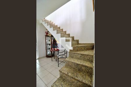 Casa à venda com 510m², 4 quartos e 5 vagasEscada